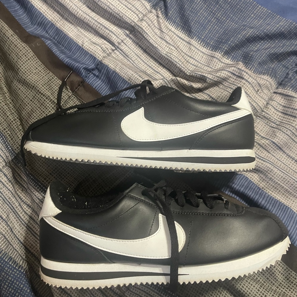 Nike Cortez size 9.5 wore 3 times too small perfect condition